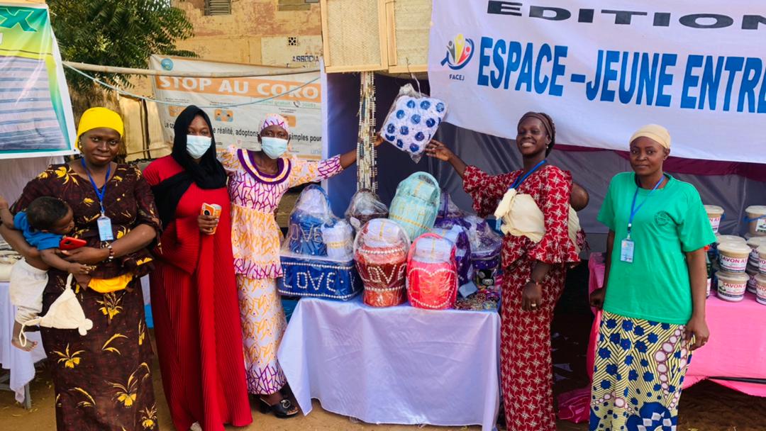 Lire la suite à propos de l’article EXPOSITION DE JEUNES FINANCÉS PAR LE FACEJ AU FESTIVAL SÉGOU ART